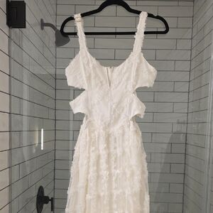 Elegant White Sleeveless Dress